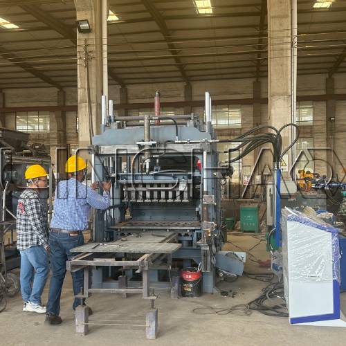 USA customer visiting LINGHAO automatic block machine factory